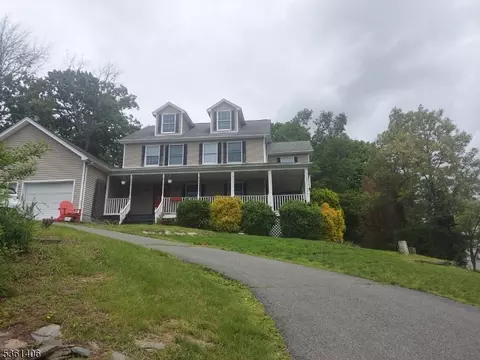 4 Babbitt Ct, Newton, NJ 07860