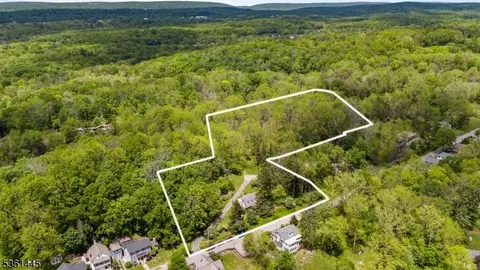 18 High St, Blairstown, NJ 07825