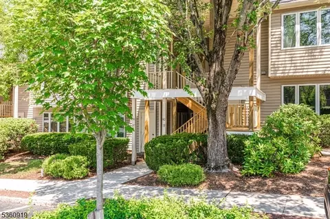 39 Augusta Dr, Annandale, NJ 08801