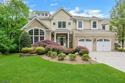 26 Avon Rd, Warren, NJ 07059