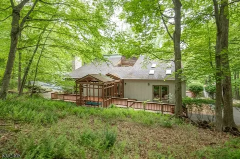 5 Apgar Way, Lebanon, NJ 08833