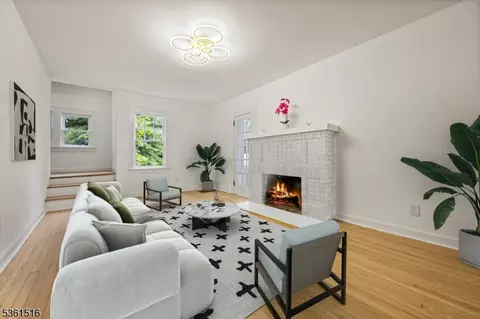 41 Oakland Ave, Westwood, NJ 07675