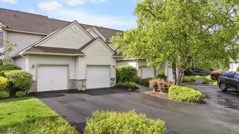 5 Caleb Ct, Hamburg, NJ 07419
