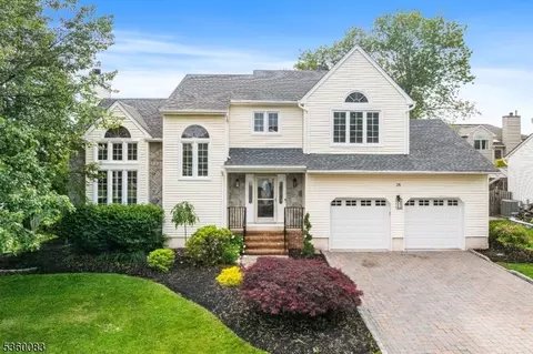 26 Crestmont Dr, Hillsborough, NJ 08844