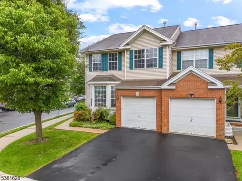 19 Grossweiler Ln, Parlin, NJ 08859
