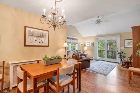 498 Pines Lake Dr, Wayne, NJ 07470 photo 11