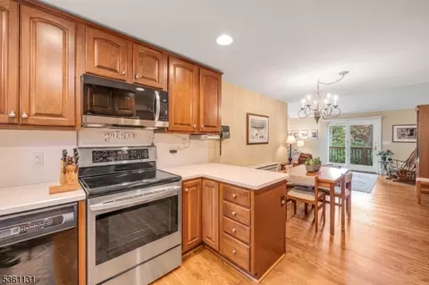 498 Pines Lake Dr, Wayne, NJ 07470 photo 5