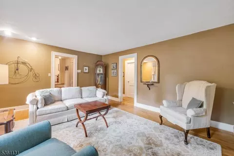 498 Pines Lake Dr, Wayne, NJ 07470 photo 8