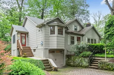 498 Pines Lake Dr, Wayne, NJ 07470 photo 2