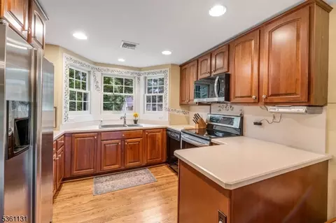 498 Pines Lake Dr, Wayne, NJ 07470 photo 6