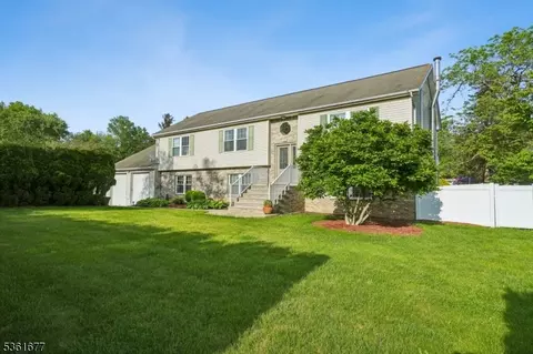 13 Central Ave, Mine Hill, NJ 07803