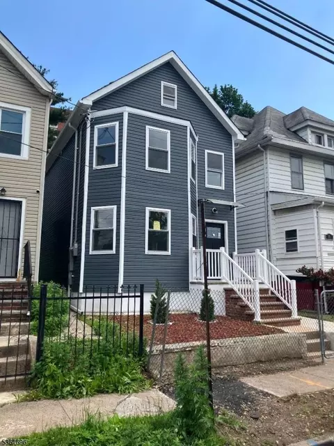 12 Cummings St, Irvington, NJ 07111