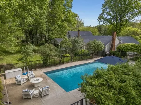 23 Drake Rd, Mendham, NJ 07945