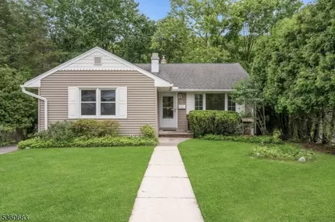 14 Mohawk Ave, Oakland, NJ 07436