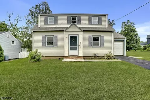 32 Knoll Pl, Clifton, NJ 07012