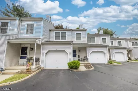 17 Iron Forge Vlg S, Pompton Lakes, NJ 07442