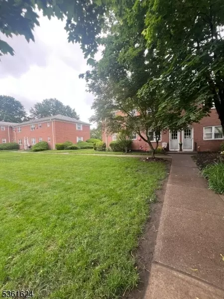 37 Manchester Ct, Wayne, NJ 07470