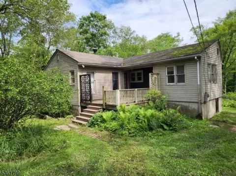 59 W Valley Brook Rd, Long Valley, NJ 07853