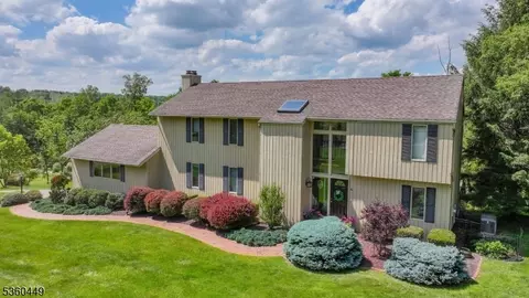 6 Green Hills Dr, Flemington, NJ 08822