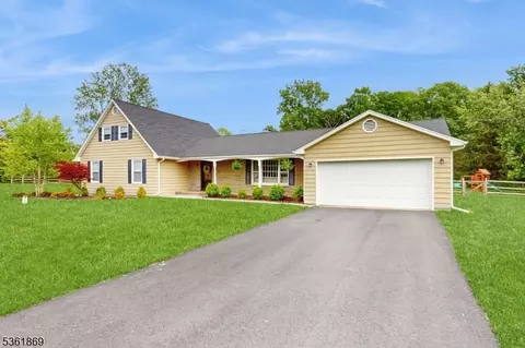 2 Demott Dr, Whitehouse Station, NJ 08889