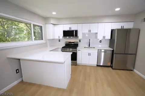 914 Merritt Dr #E, Hillsborough, NJ 08844