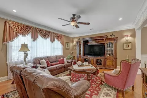 143 Maple Ave, Wallington, NJ 07057 photo 5