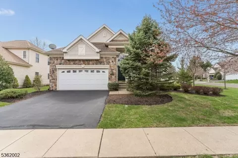 2 Moore Dr, Flemington, NJ 08822