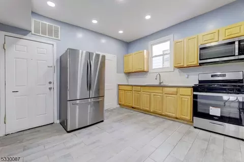 882 S 16th St, Newark, NJ 07108 photo 15
