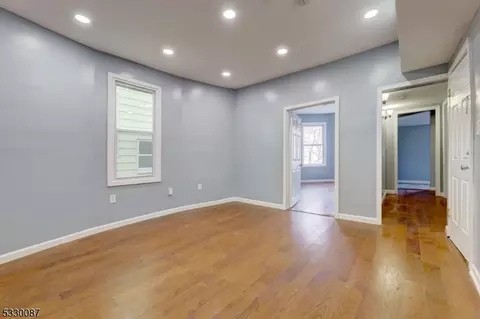 882 S 16th St, Newark, NJ 07108 photo 10