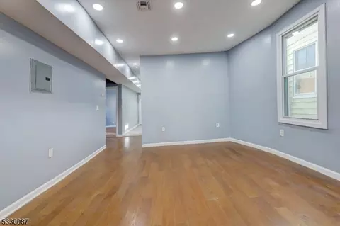 882 S 16th St, Newark, NJ 07108 photo 5