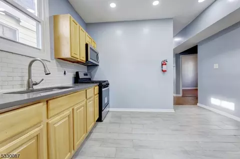 882 S 16th St, Newark, NJ 07108 photo 16