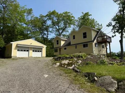 303 W Lakeshore Dr Ext, Highland Lakes, NJ 07422