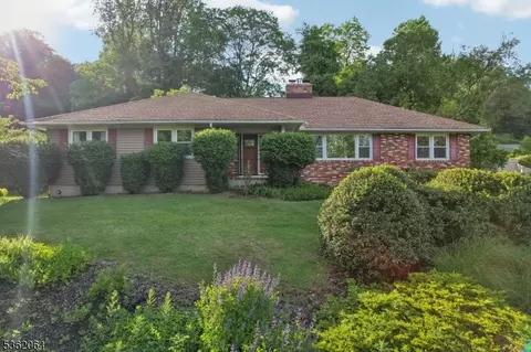 70 Leamoor Dr, Morris Plains, NJ 07950