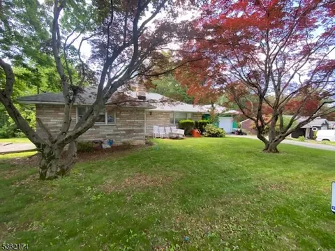 45 Oakwood Ave, Mine Hill, NJ 07803