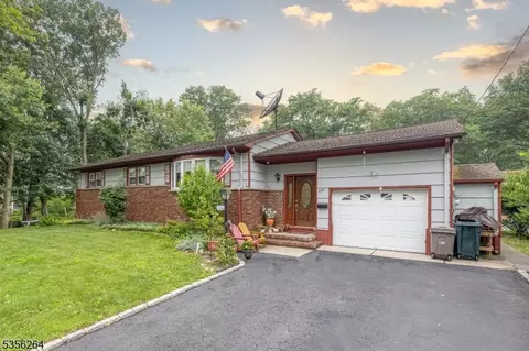 950 Beaver Pl, Rahway, NJ 07065