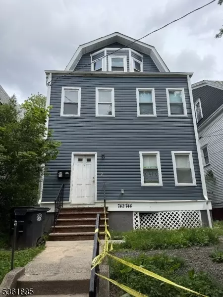 742 S 10th St, Newark, NJ 07108