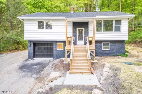 10 Maple Dr, Sussex, NJ 07461
