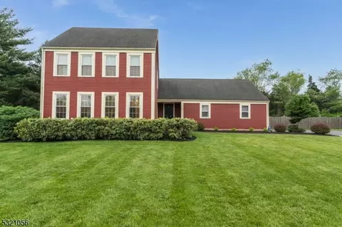 26 Magnolia Rd, Somerset, NJ 08873