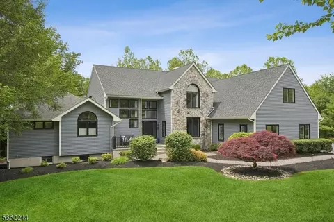 25 Hook Mountain Dr, Clinton Twp, NJ 08801