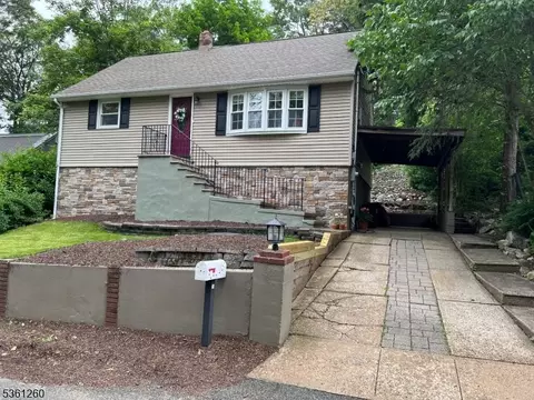 24 Oakwood Dr, Ringwood, NJ 07456