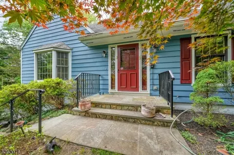 18 E Valley Brook Rd, Long Valley, NJ 07853