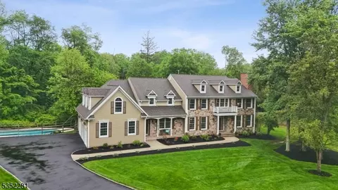 33 Elliott Rd, Millington, NJ 07946