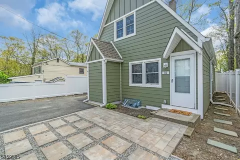 10 Rutgers Way, Hopatcong, NJ 07843