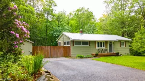 3 Pine Dr, Newton, NJ 07860