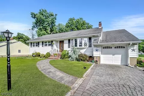 700 Sunbrite Ln, Piscataway, NJ 08854