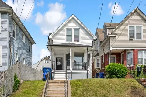 31 Vanderbeck Pl, Hackensack, NJ 07601