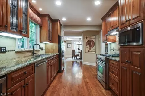89 Maple St, Millburn, NJ 07041 photo 12