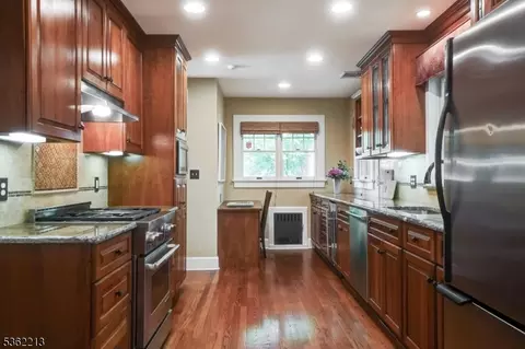 89 Maple St, Millburn, NJ 07041 photo 10
