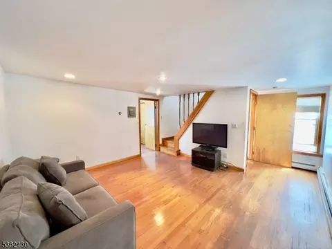 62 Nichols St, Newark, NJ 07105