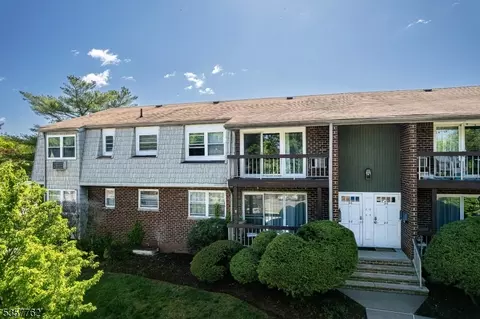 34 Deanna Dr #96, Hillsborough, NJ 08844